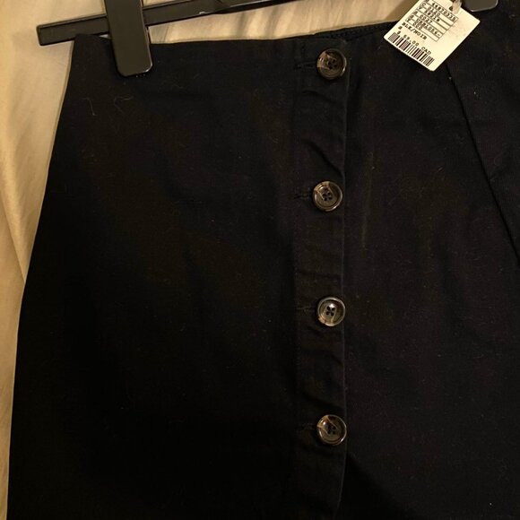 BLACK FALL SKIRT 🍂☕️ (Never worn with tags!) - Picture 3 of 3